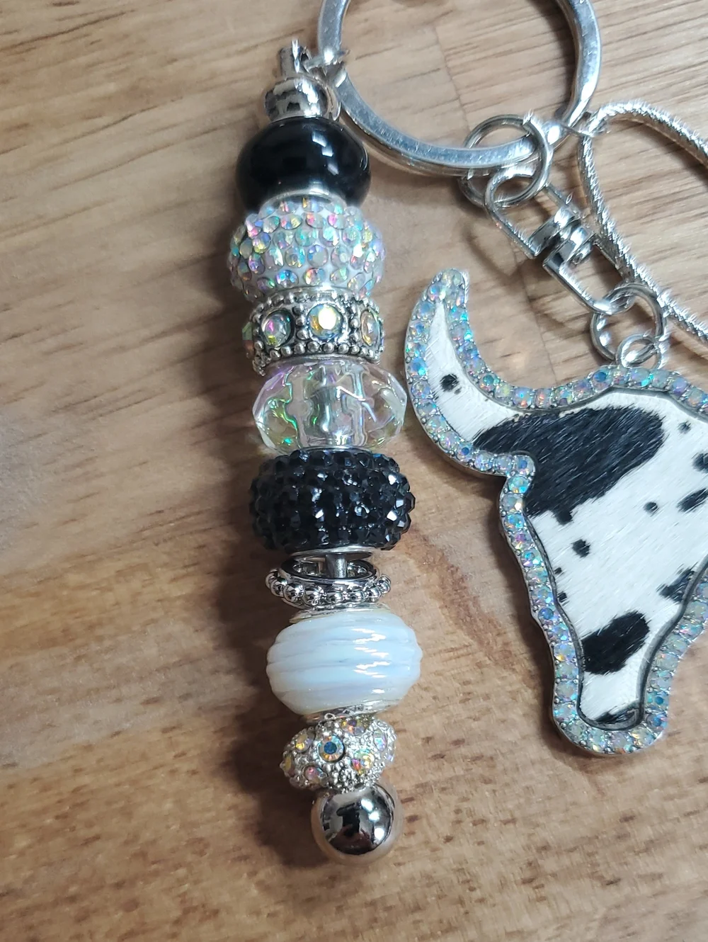 Western Style Black And White Keychain